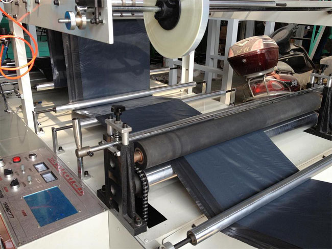 噴膠式熱熔膠機為快遞袋上膠