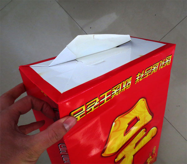 紙質(zhì)手提袋糊底滾邊熱熔膠HJ526F的應(yīng)用圖片