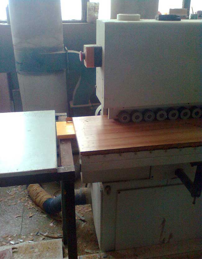 封邊機(jī)的前鋸