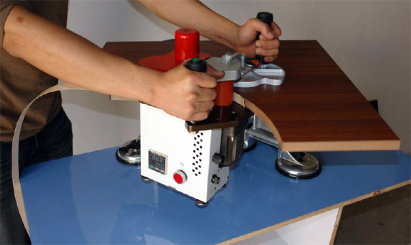 手工封邊機(jī)進(jìn)行曲線封邊