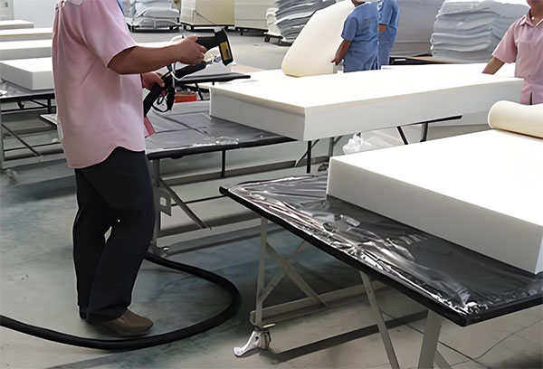 給床墊噴涂熱熔膠