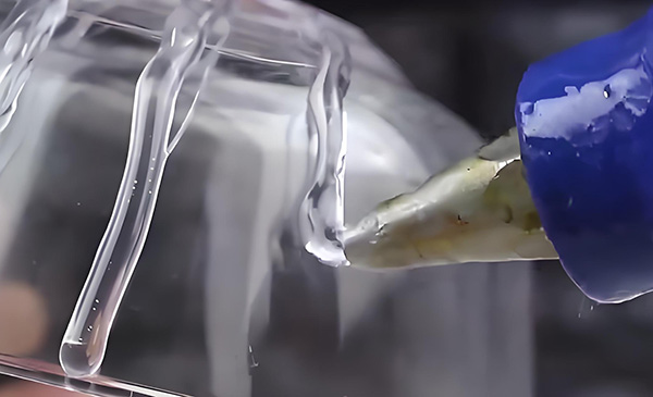 太稀的熱熔膠像水一樣